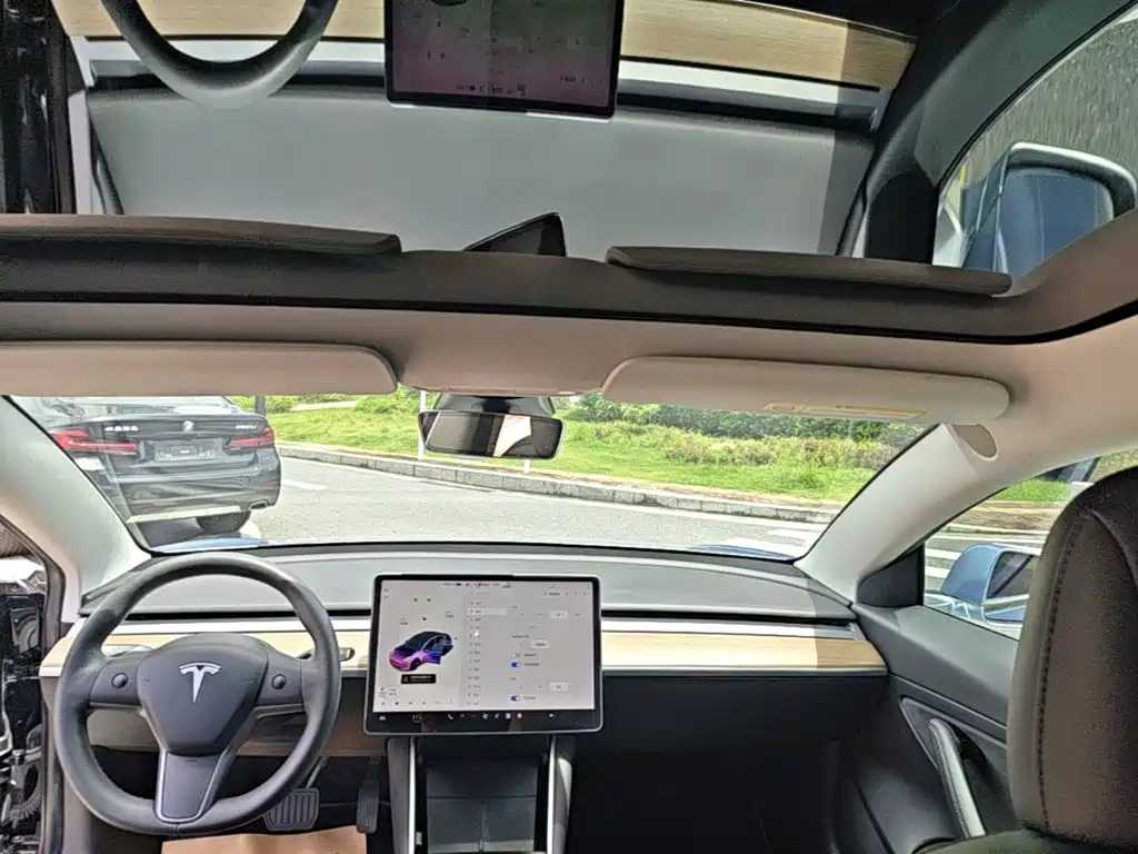 Tesla Model 3 — миниатюра 14