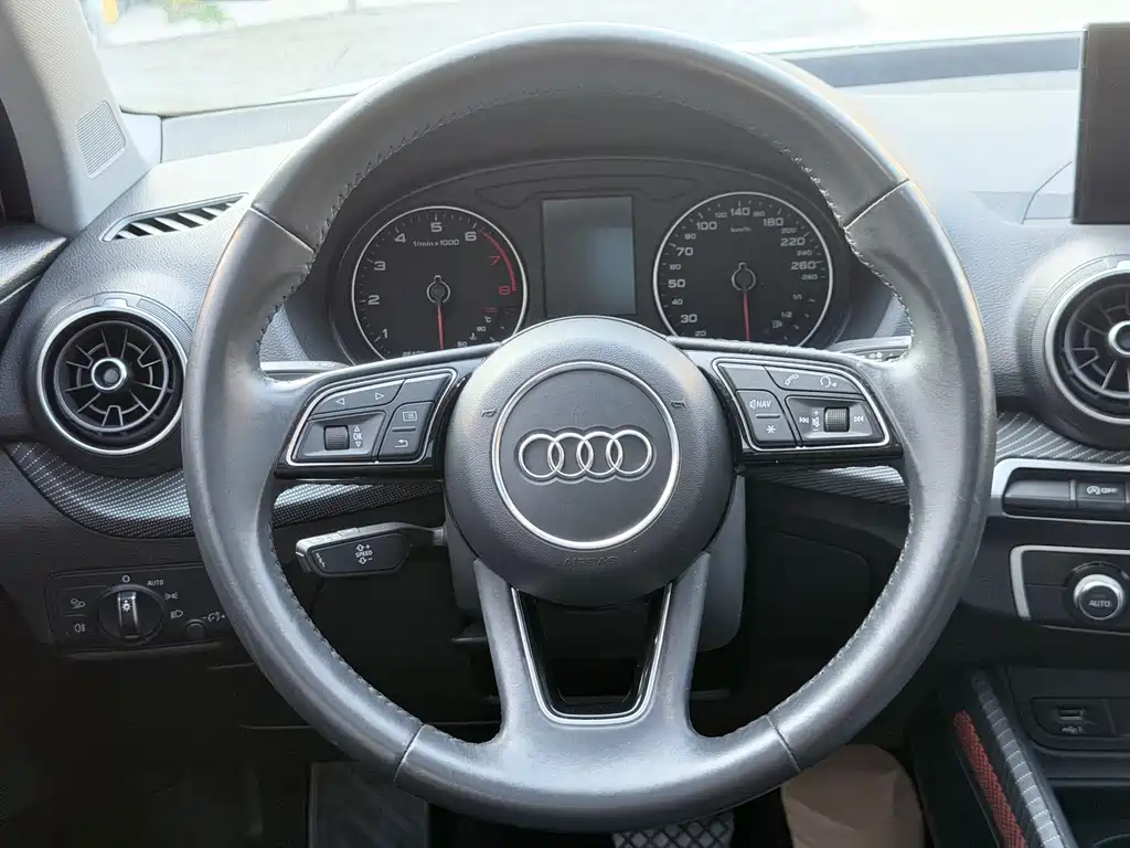Audi Q2L — миниатюра 8