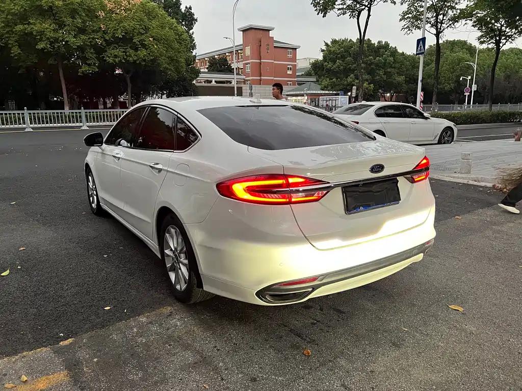 Ford Mondeo — миниатюра 5