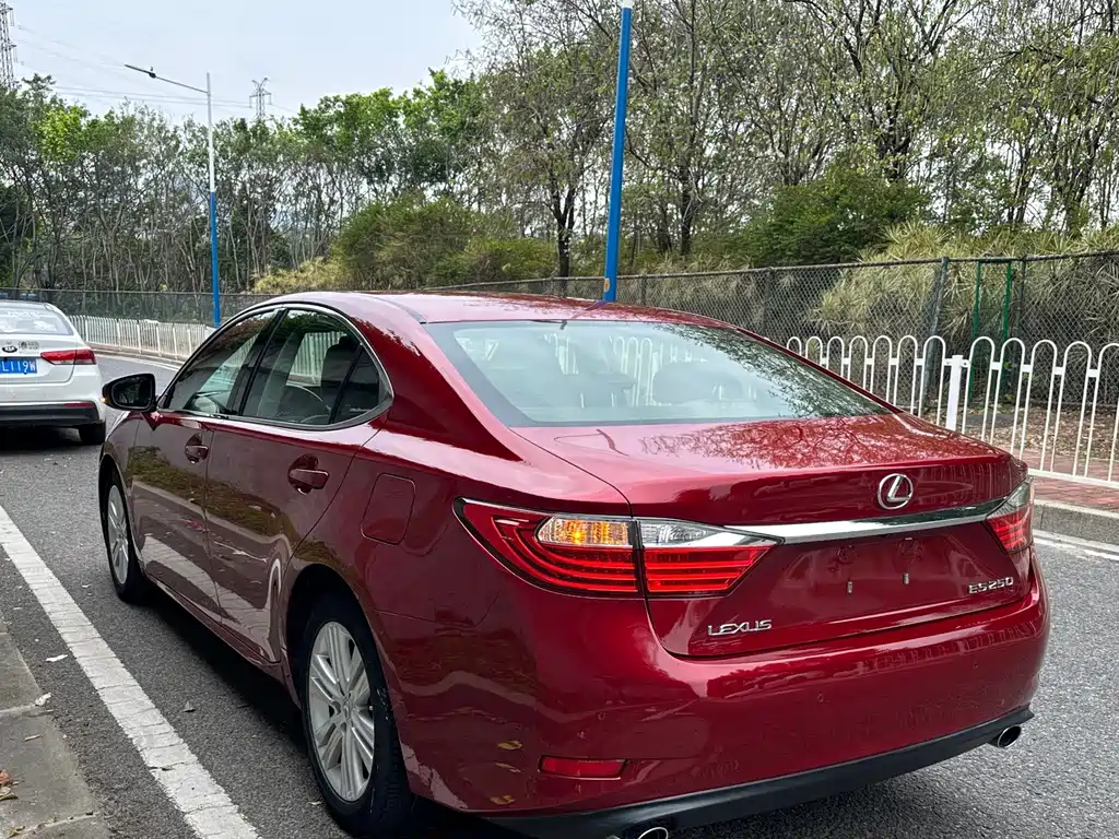 Lexus ES — миниатюра 6