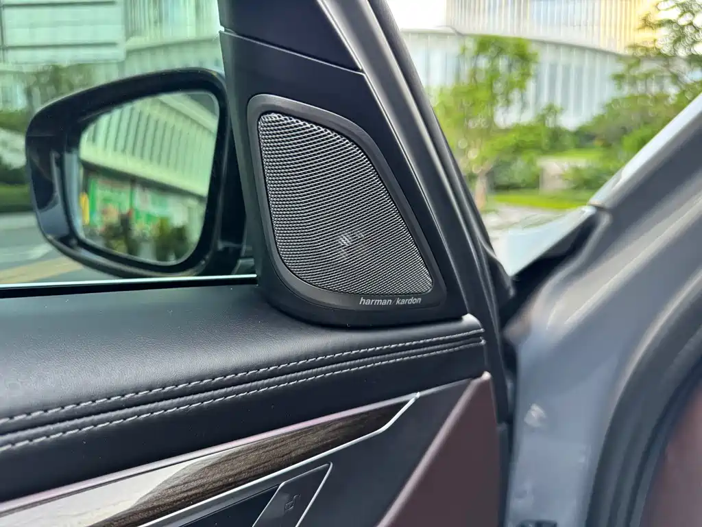 BMW 7 Series — миниатюра 5