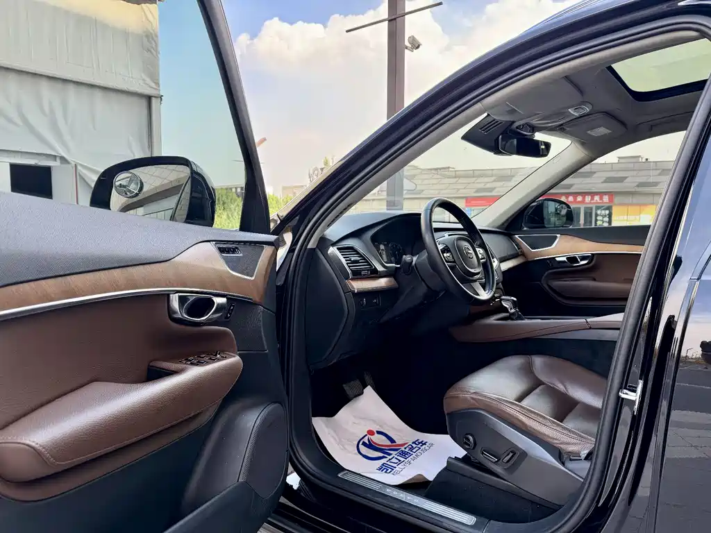 Volvo XC90 2020 T6 Luxury 7 мест