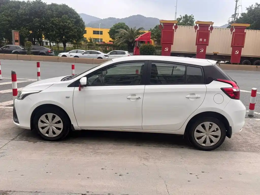 Toyota Yaris L — миниатюра 4