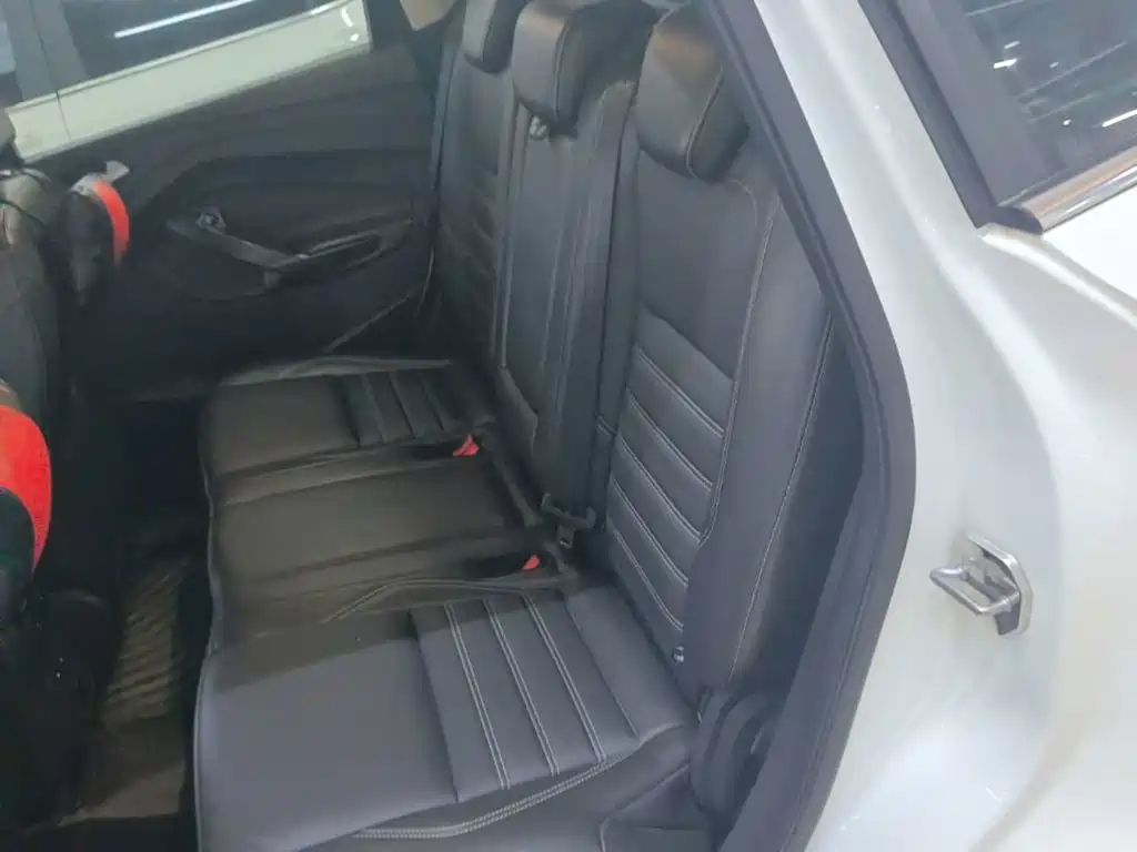 Ford Kuga — миниатюра 17