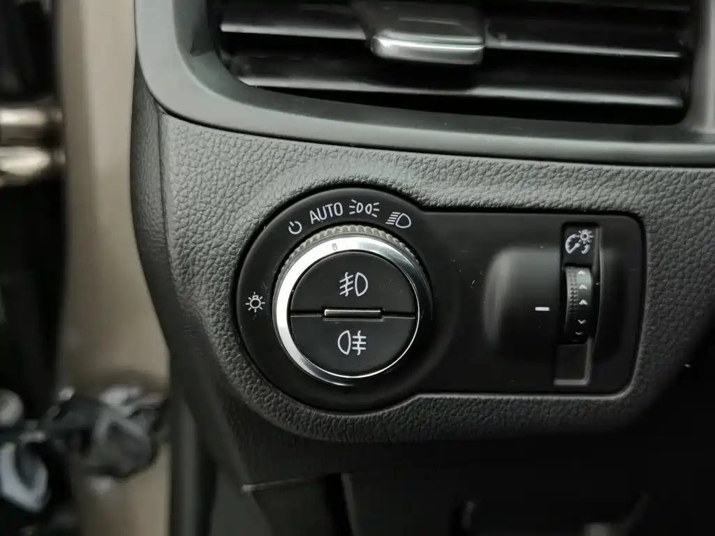 Buick Envision Plus — миниатюра 21