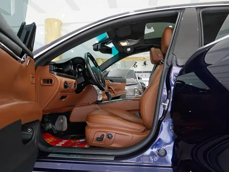 Maserati Quattroporte — миниатюра 5