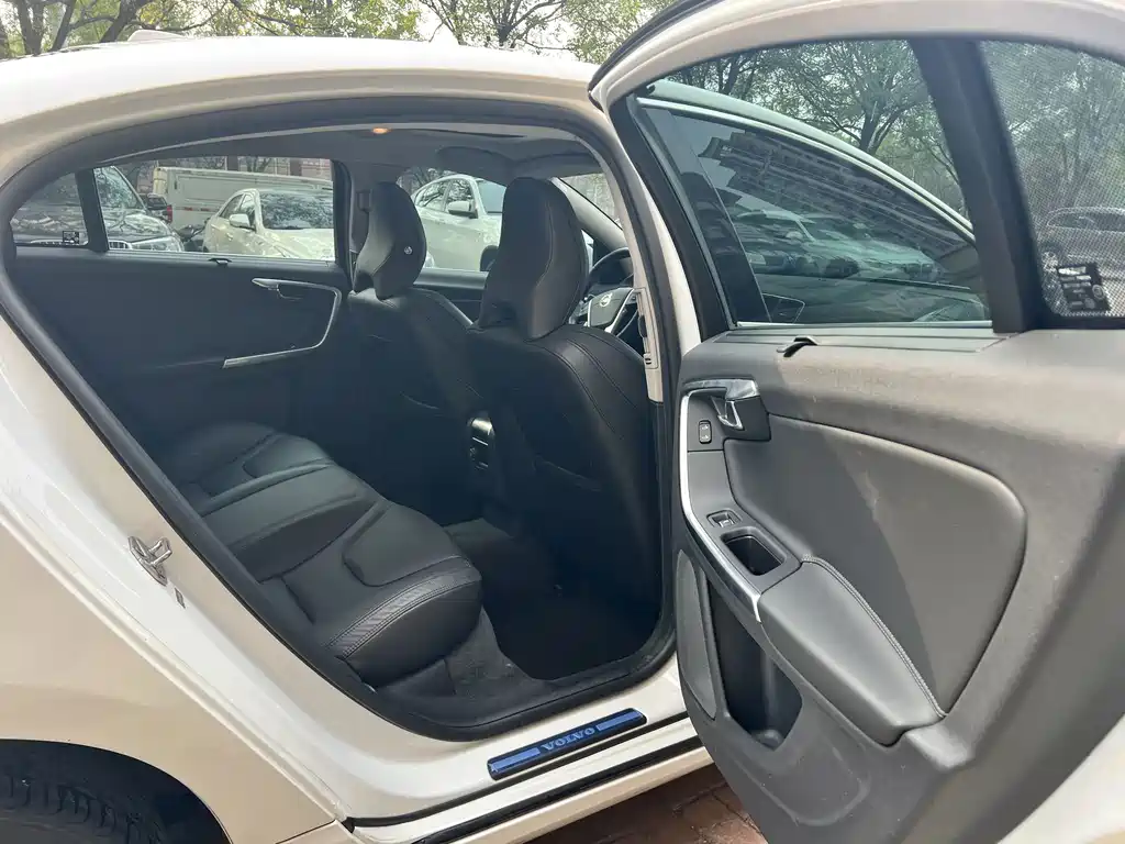 Volvo S60 — миниатюра 14