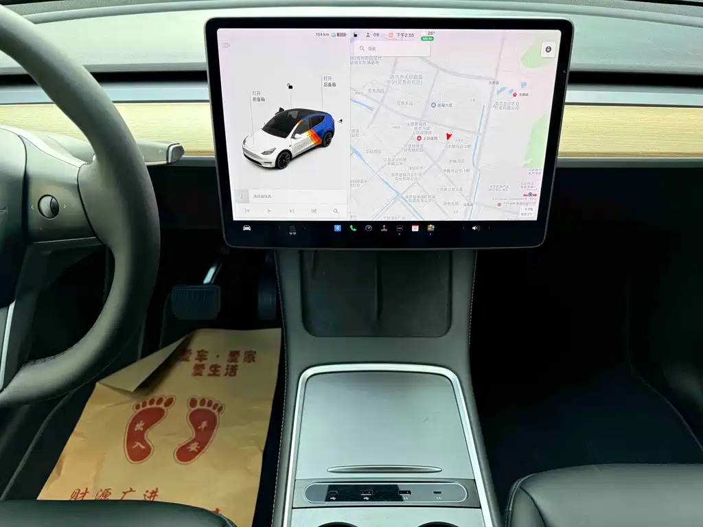 Tesla Model Y — миниатюра 16