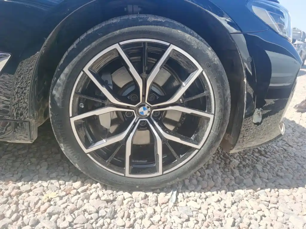 BMW 5 Series — миниатюра 8