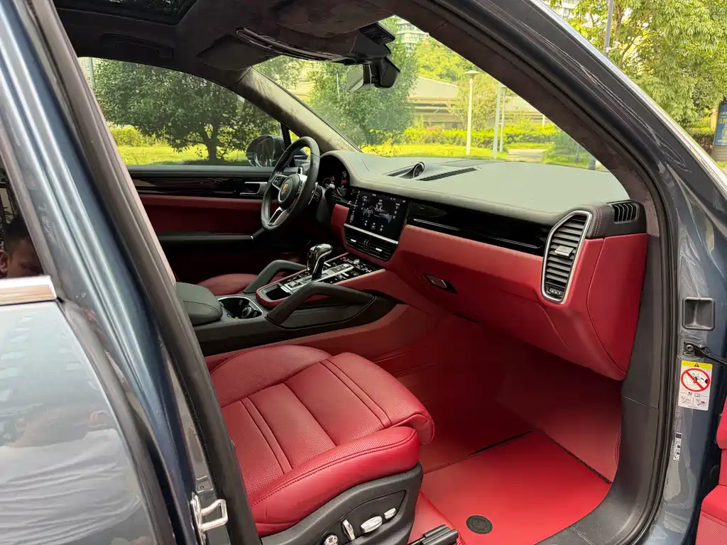 Porsche Cayenne — миниатюра 7