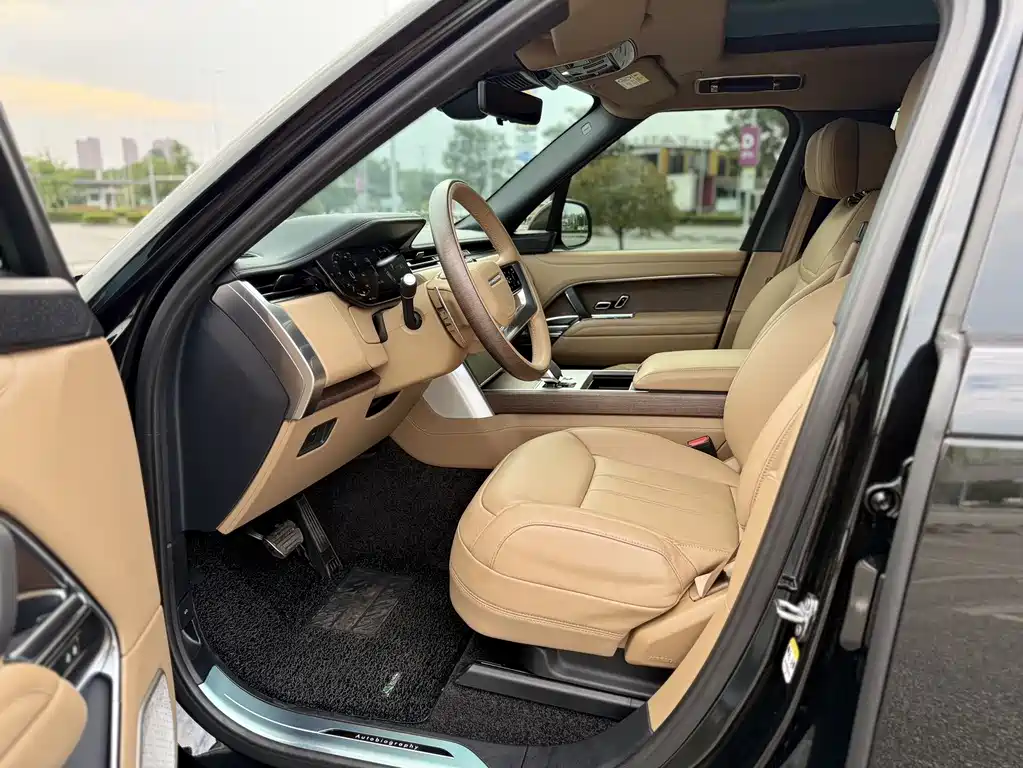 Land Rover Range Rover 2024 3.0 L6 400PS Long Wheelbase
