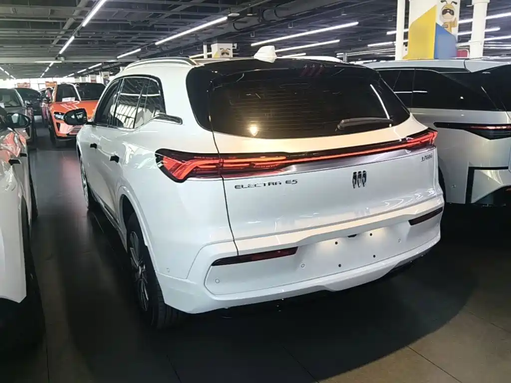 Buick E5 — миниатюра 5