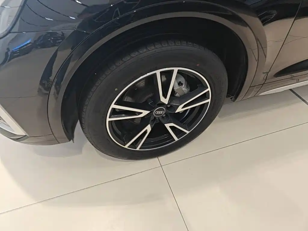 Audi Q5L Sportback — миниатюра 23