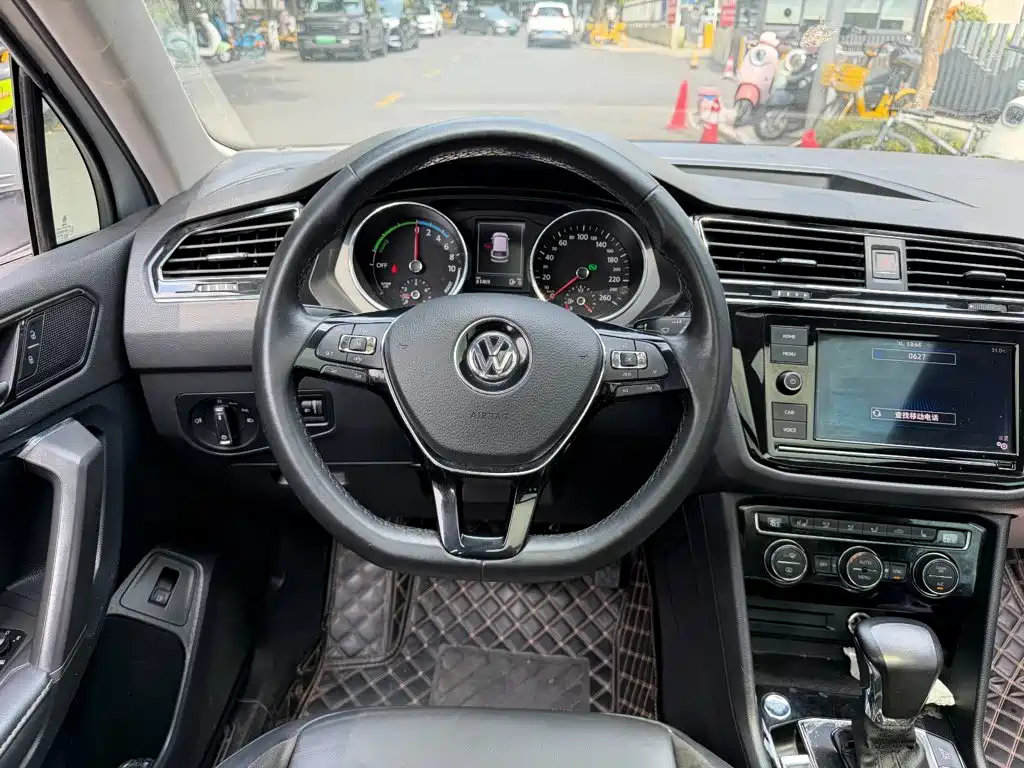 Volkswagen Tiguan L PHEV — миниатюра 14