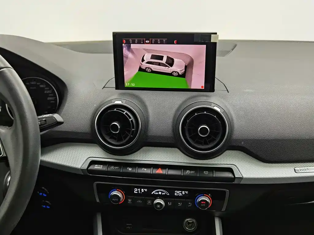 Audi Q2L — миниатюра 12