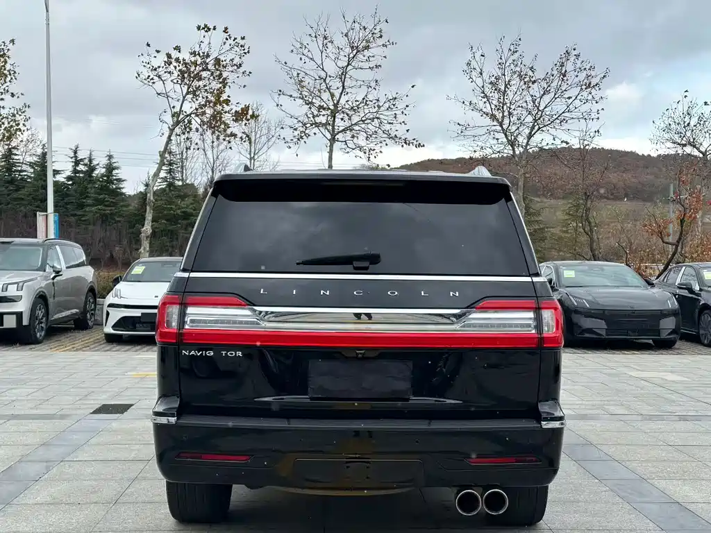LINCOLN NAVIGATOR