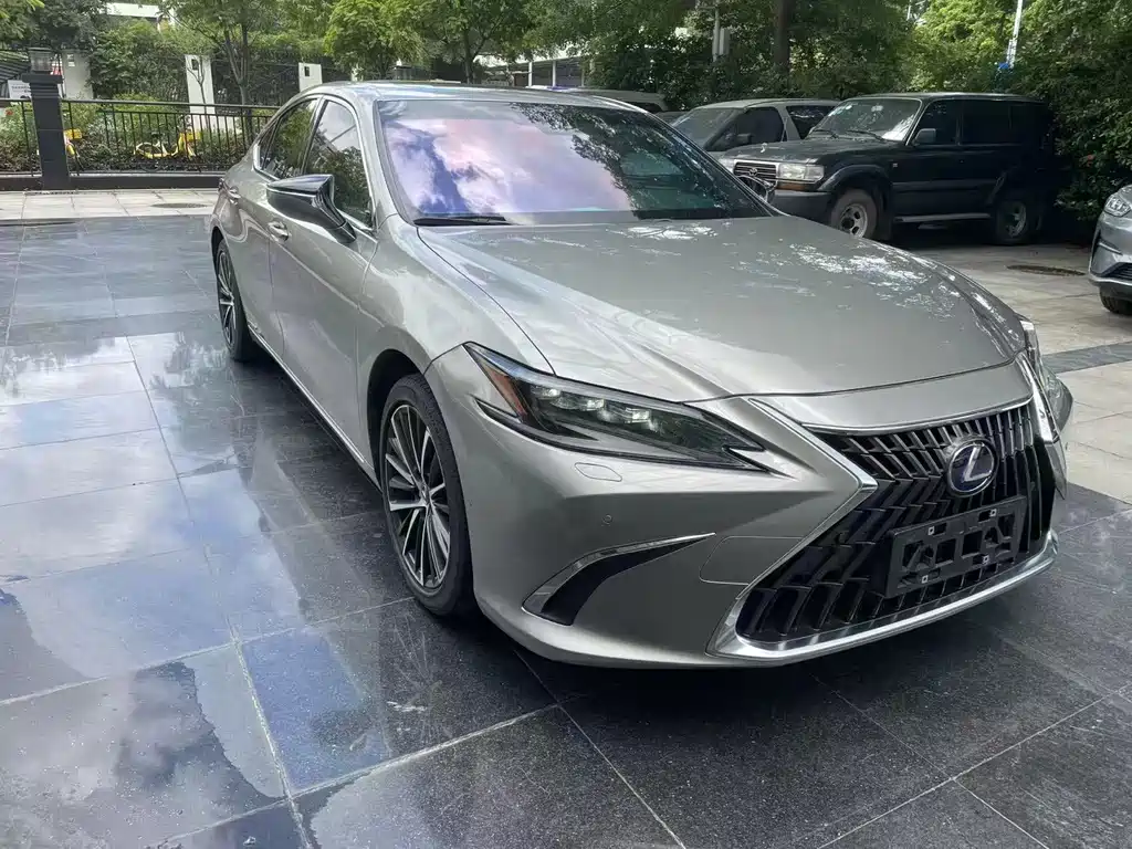 LEXUS  ES