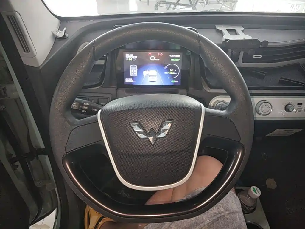 Wuling MINIEV — миниатюра 11