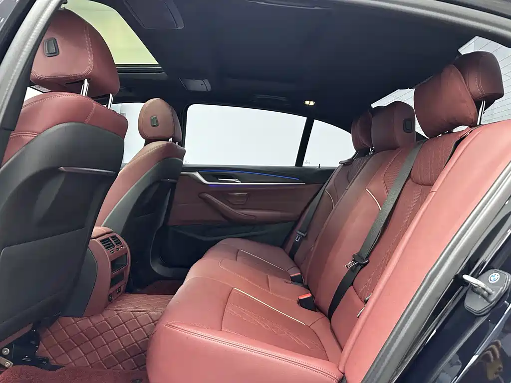 BMW 5 Series — миниатюра 12