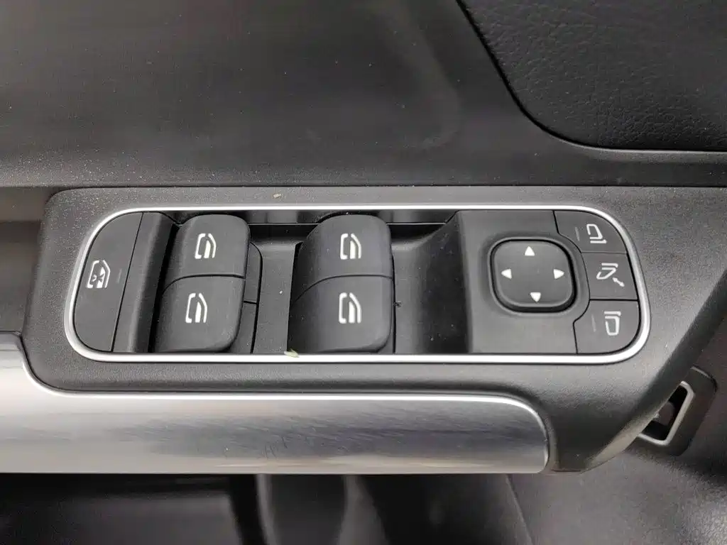 Mercedes-Benz GLA — миниатюра 9