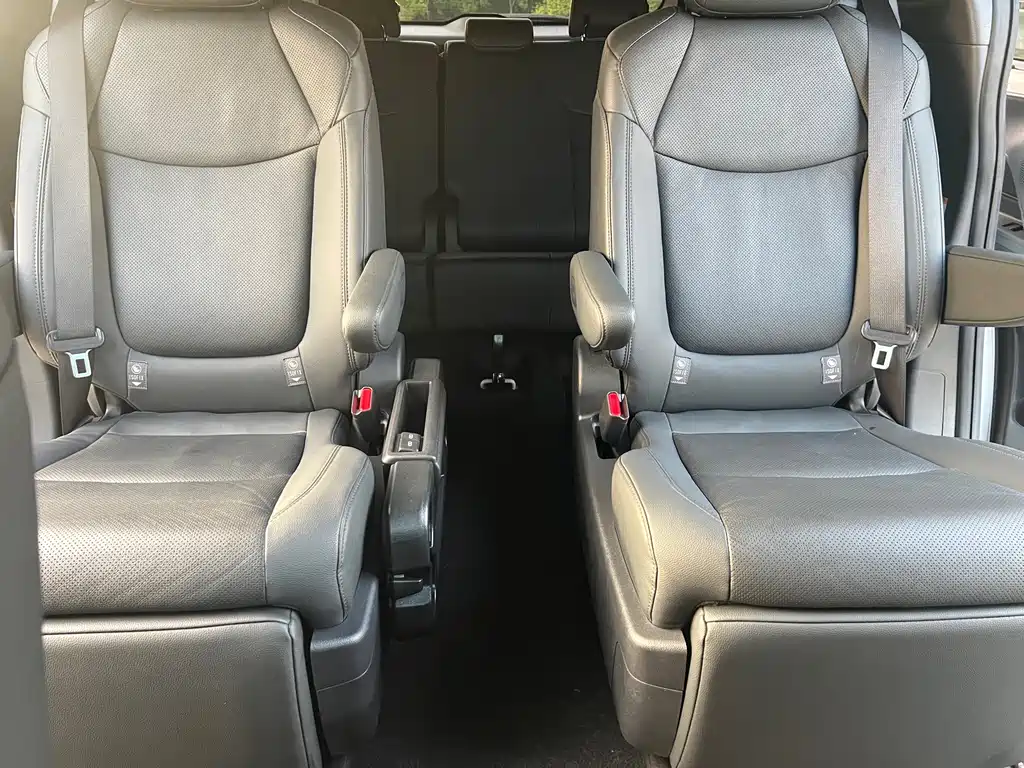 Toyota Sienna — миниатюра 17