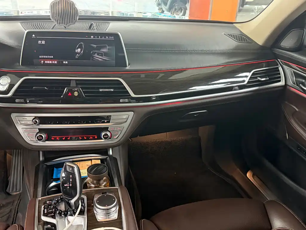 BMW 7 Series — миниатюра 9