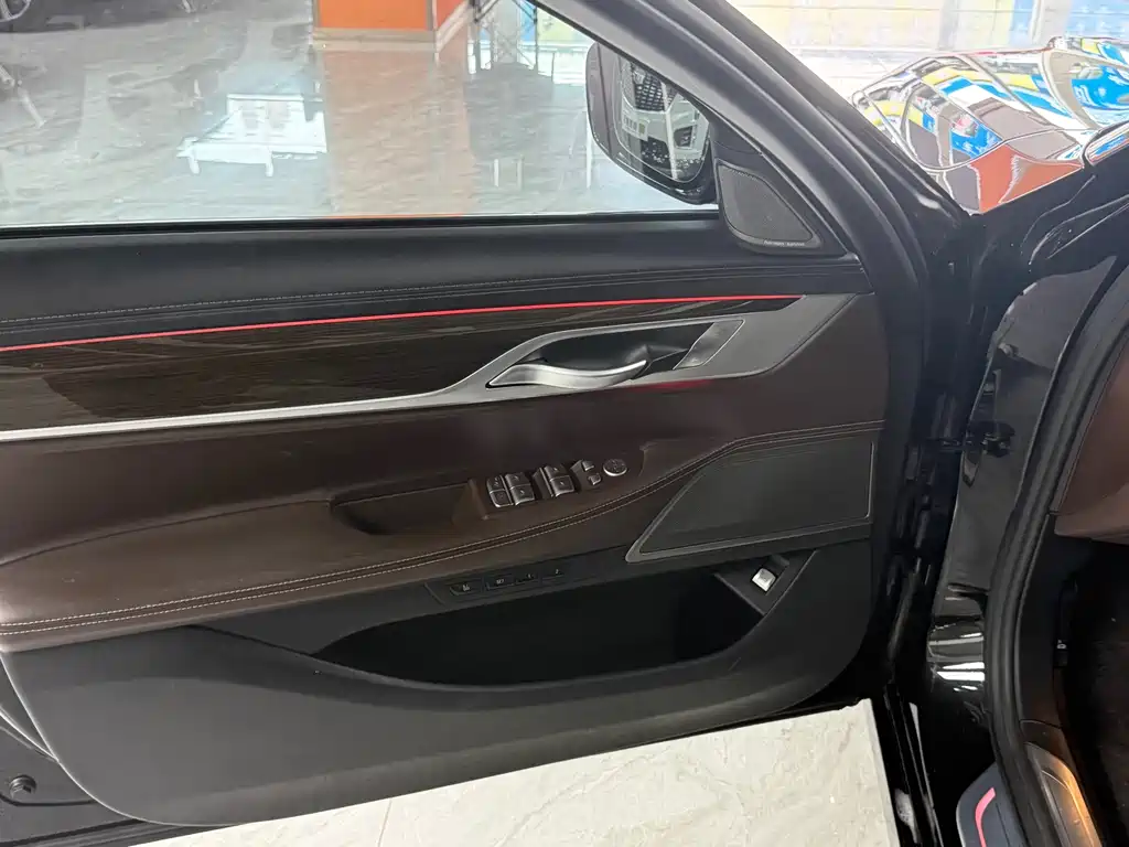 BMW 7 Series — миниатюра 4