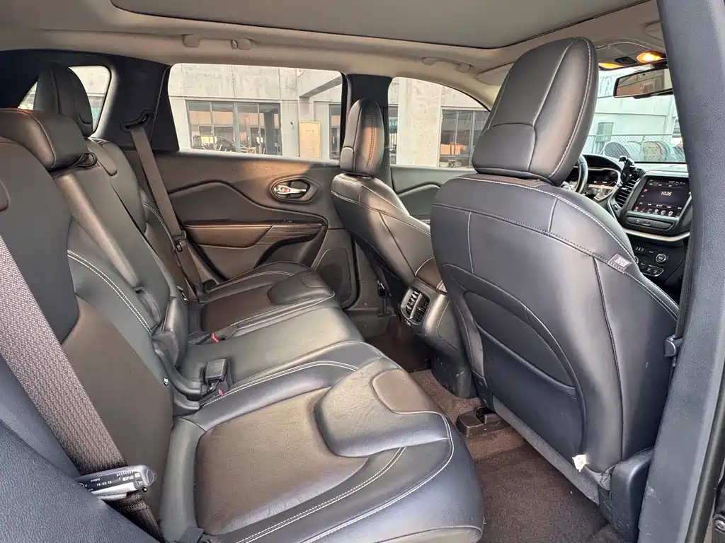 Jeep Cherokee — миниатюра 11