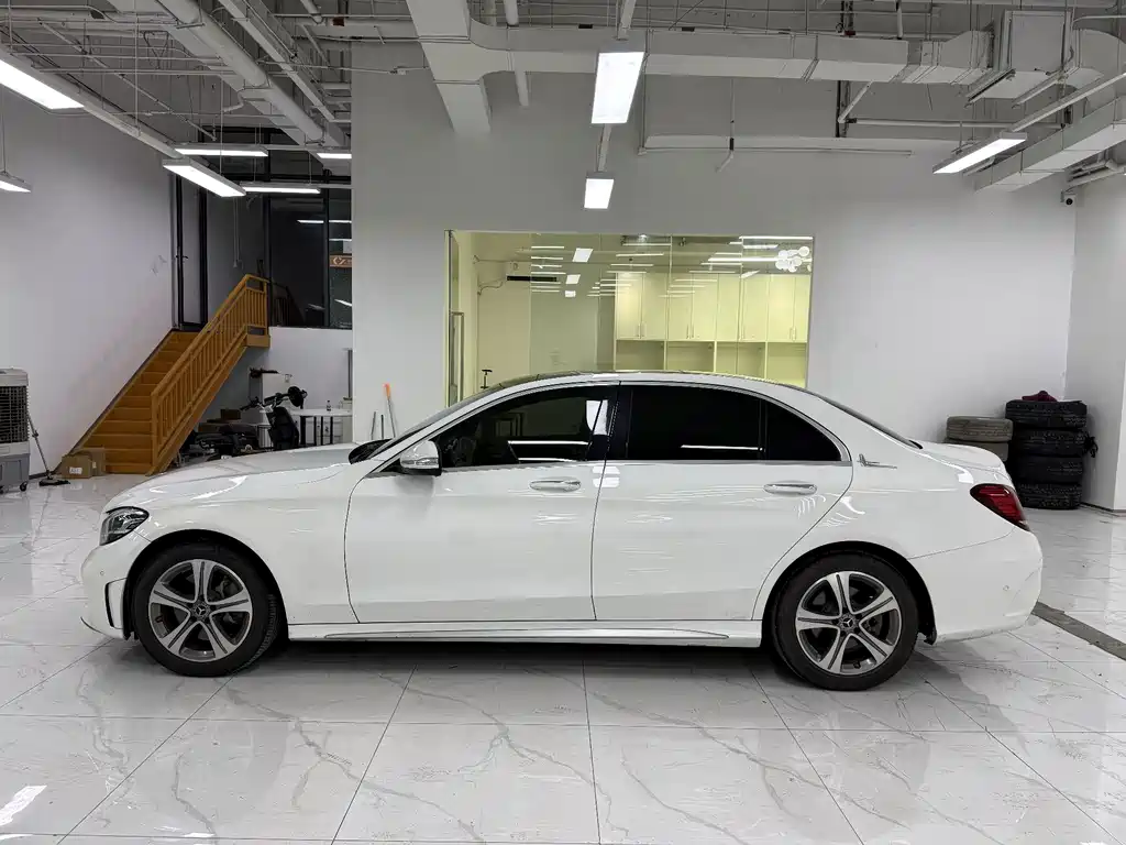 Mercedes-Benz C-Class — миниатюра 3
