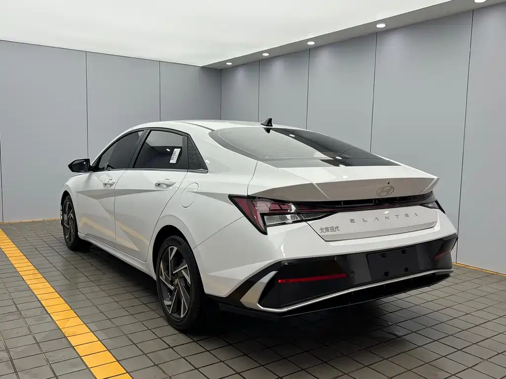 Hyundai Elantra — миниатюра 4