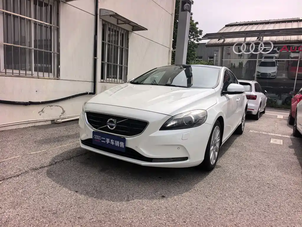 Купить Volvo V40
