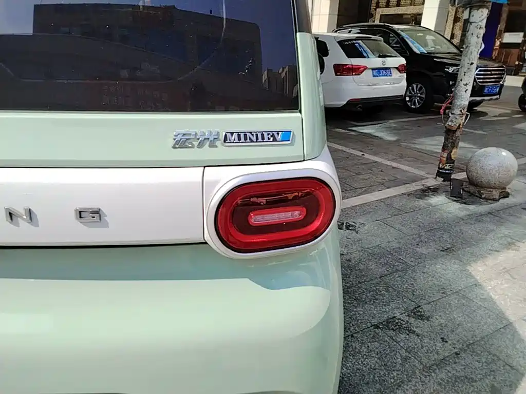 Wuling MINIEV — миниатюра 8