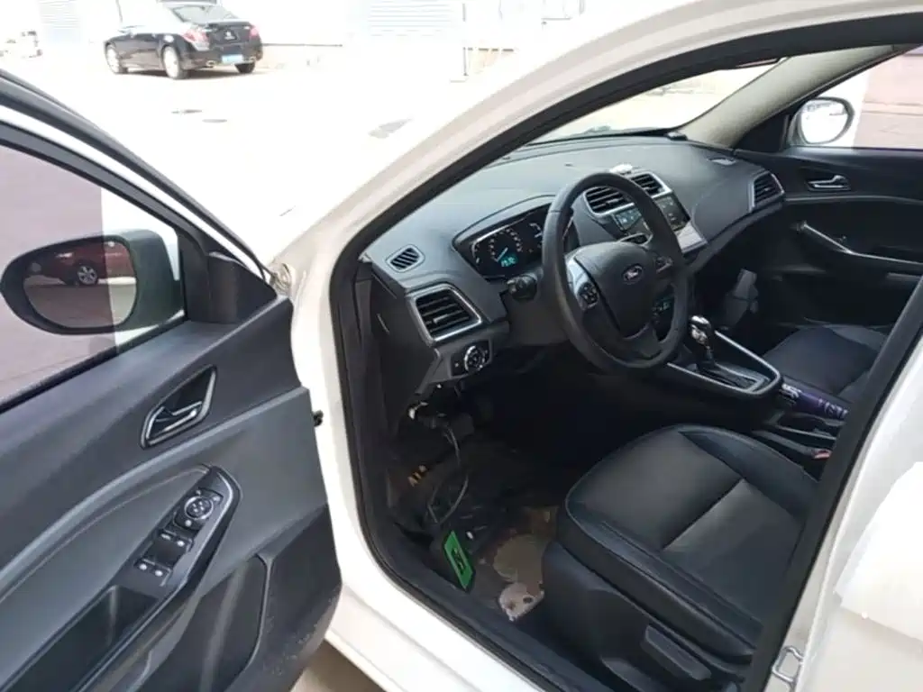 Ford Escort — миниатюра 16