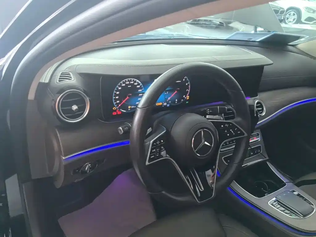 Mercedes-Benz E-Class — миниатюра 10