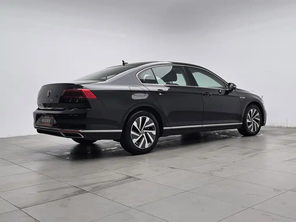 Volkswagen Magotan PHEV — миниатюра 2