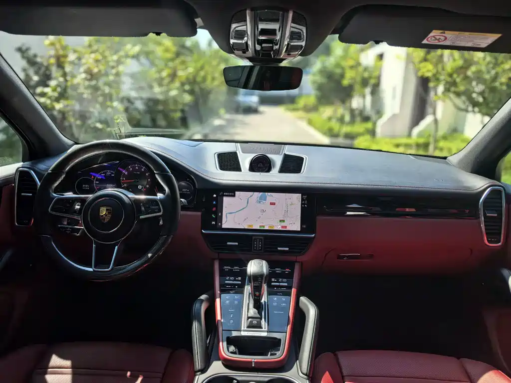 Porsche Cayenne — миниатюра 7