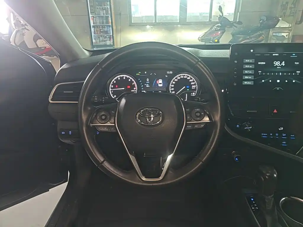 Toyota Camry — миниатюра 11
