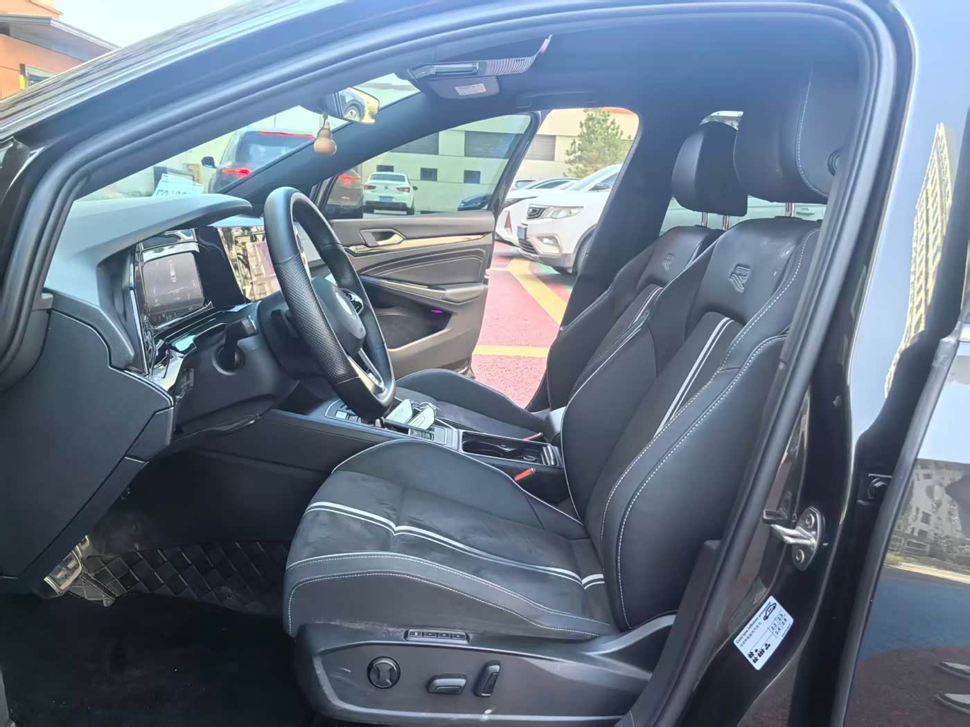 Volkswagen Golf 1.4 л 2023 г. Чёрный, пробег 39000 км