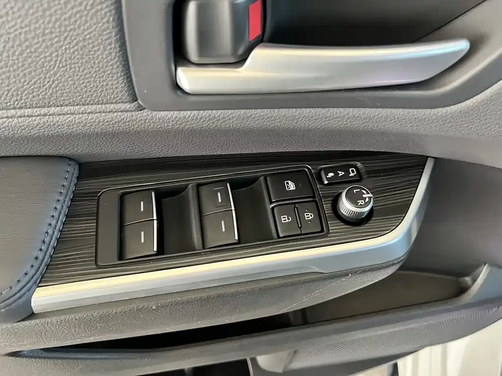 Toyota Sienna — миниатюра 8