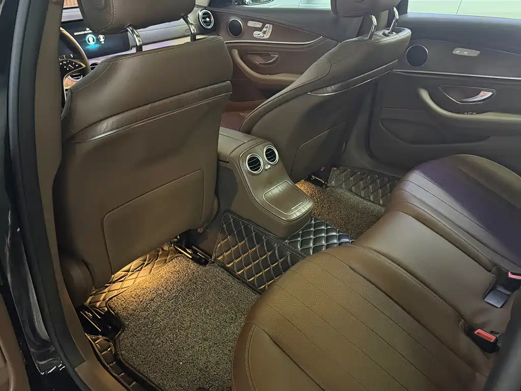 Mercedes-Benz E-Class — миниатюра 4