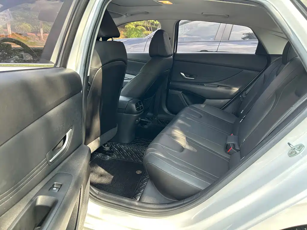 Hyundai Elantra — миниатюра 17