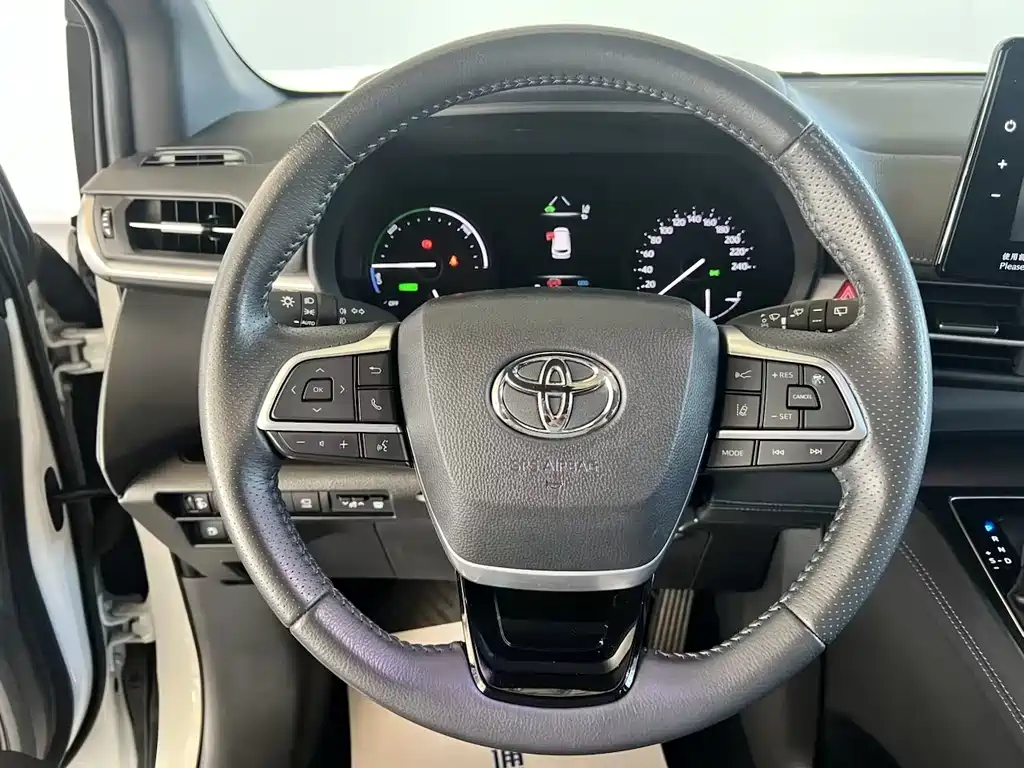 Toyota Sienna — миниатюра 27