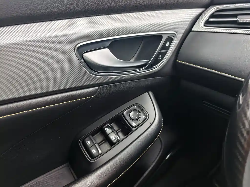 Roewe i6 MAX New Energy — миниатюра 15
