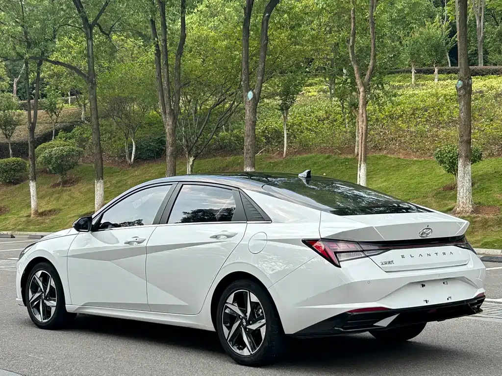 Hyundai Elantra — миниатюра 6