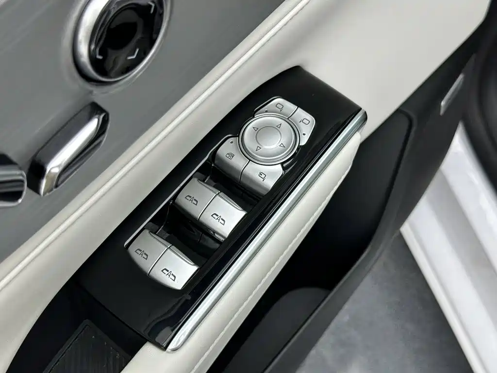 Buick GL8 Hybrid — миниатюра 12