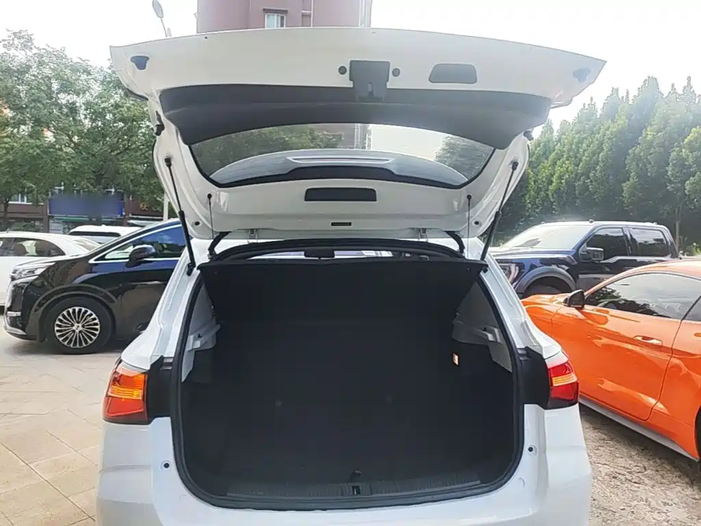 Roewe RX3 — миниатюра 19
