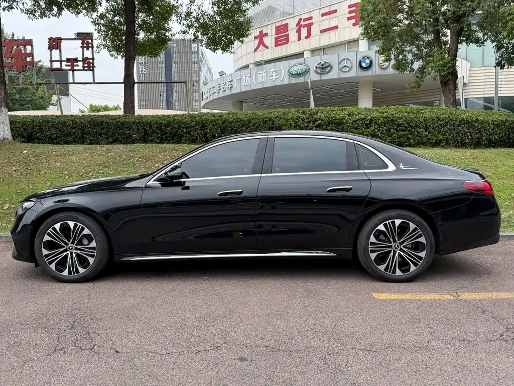 Mercedes-Benz E-Class — миниатюра 3