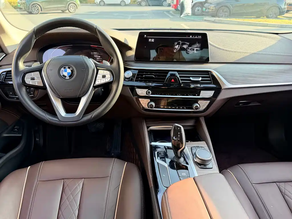 BMW 5 Series — миниатюра 11