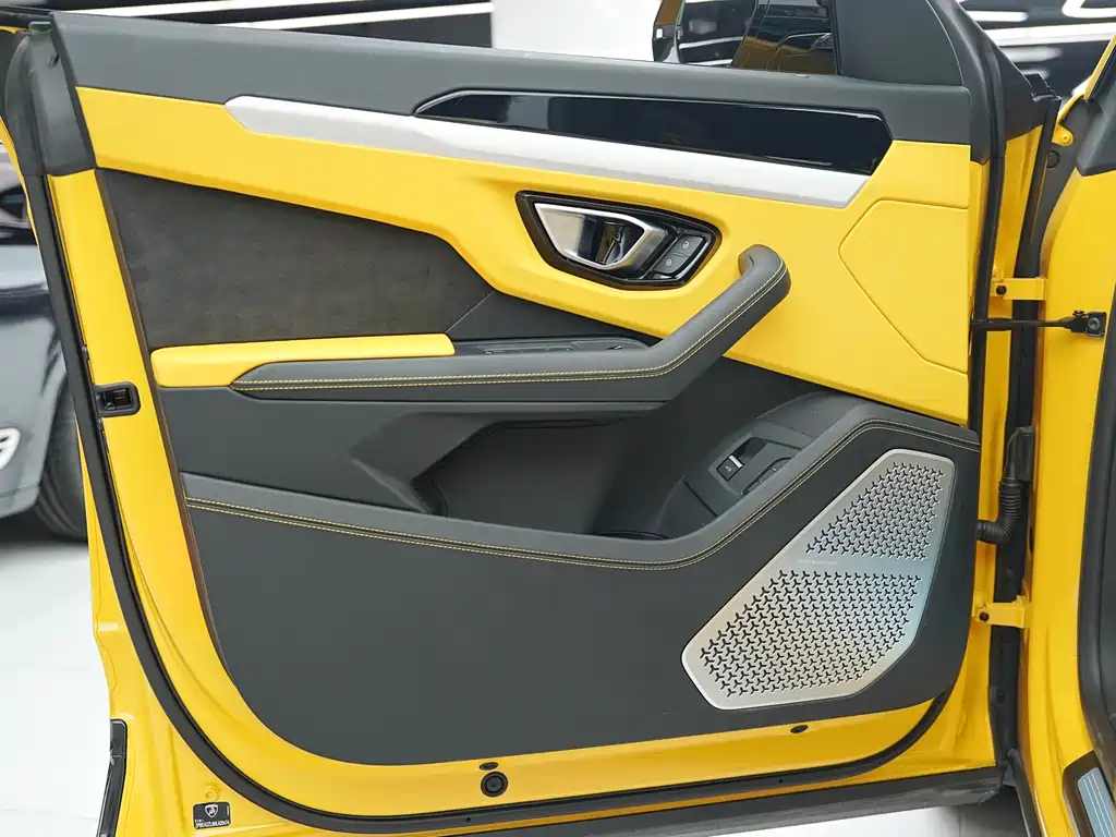 Lamborghini Urus — миниатюра 20
