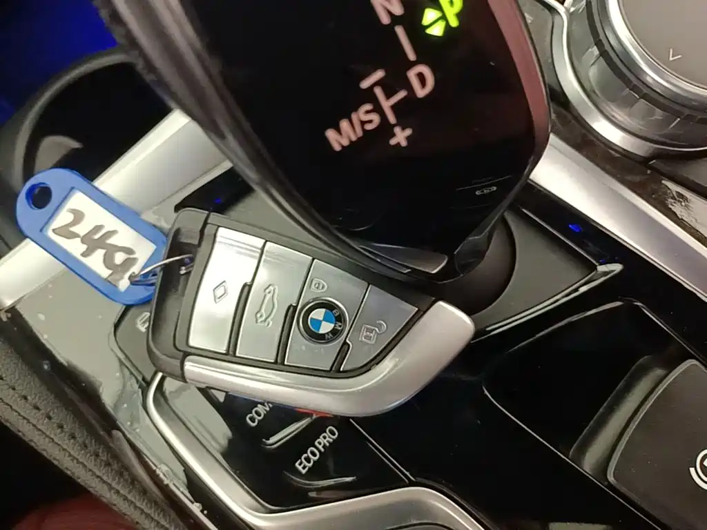 BMW 5 Series — миниатюра 9